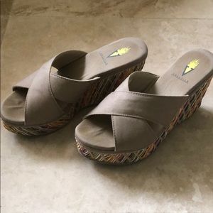 Volatile wedges with colorful stitching